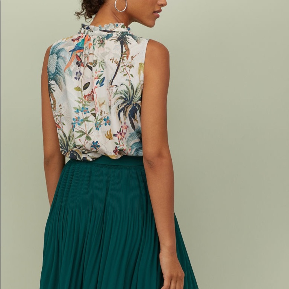 H&M Sleeveless Blouse in Natural White / Pattered
